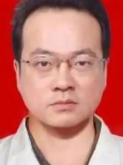熊 伟